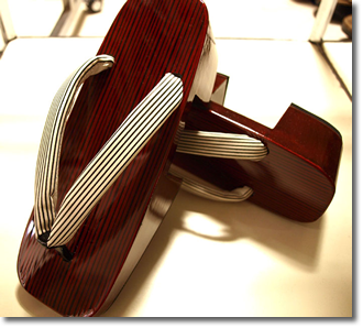 糸張塗下駄（右近・小町）