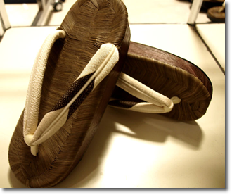 からす畳表舟形下駄