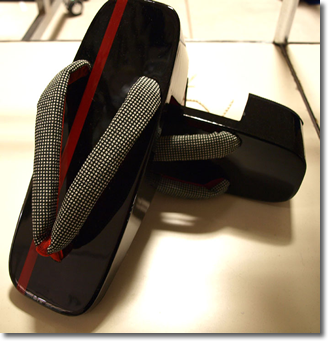 助六オリジナルライン入黒塗小町下駄